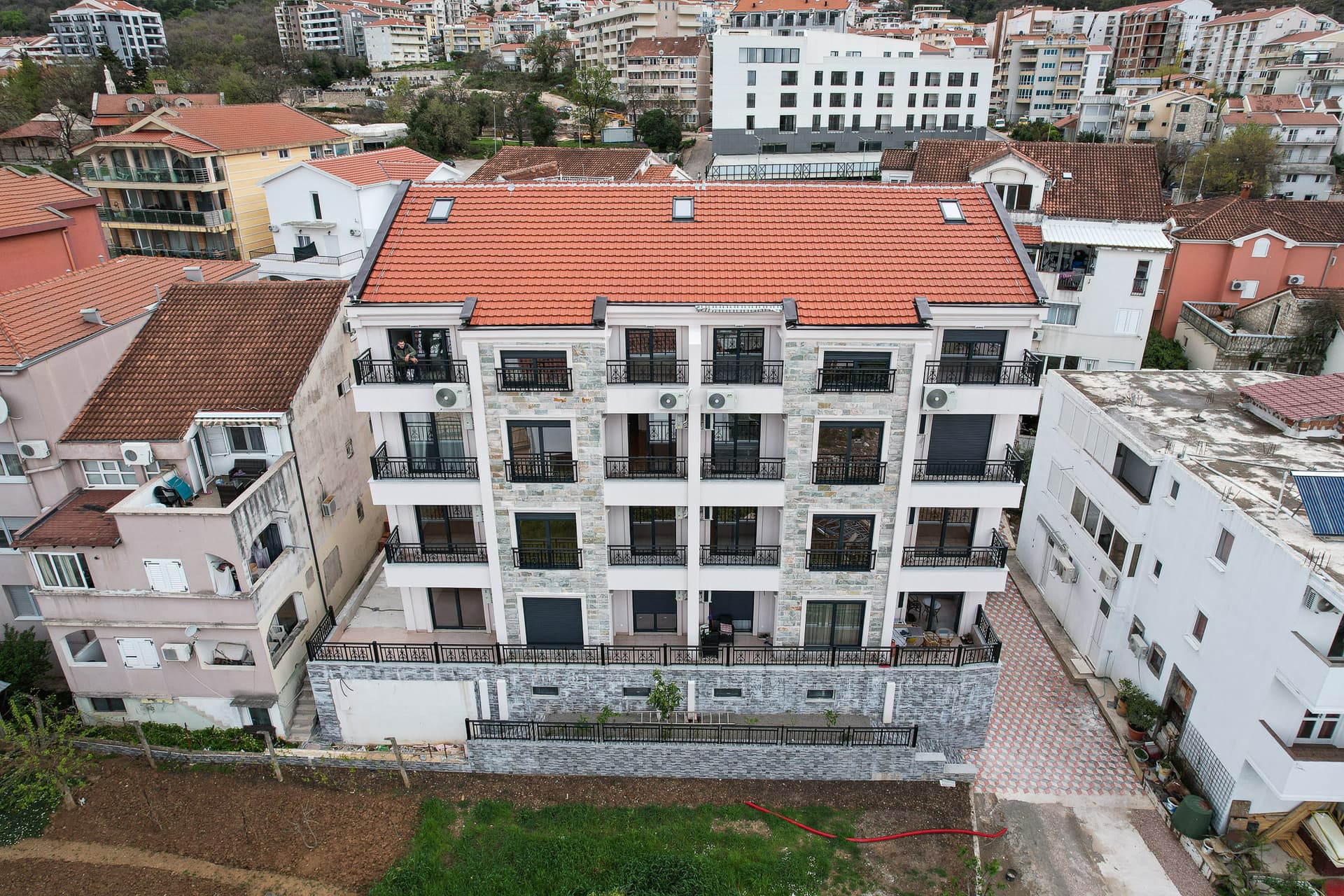 شقة حديثة من غرفتي نوم مع إطلالة على البحر في بودفا - صورة 7