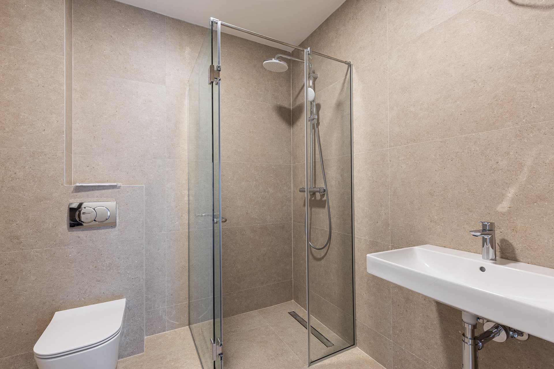 Stan sa 2 spavaće sobe i pogledom na more u novom kompleksu u Bečićima, 85 m² - Slika 15