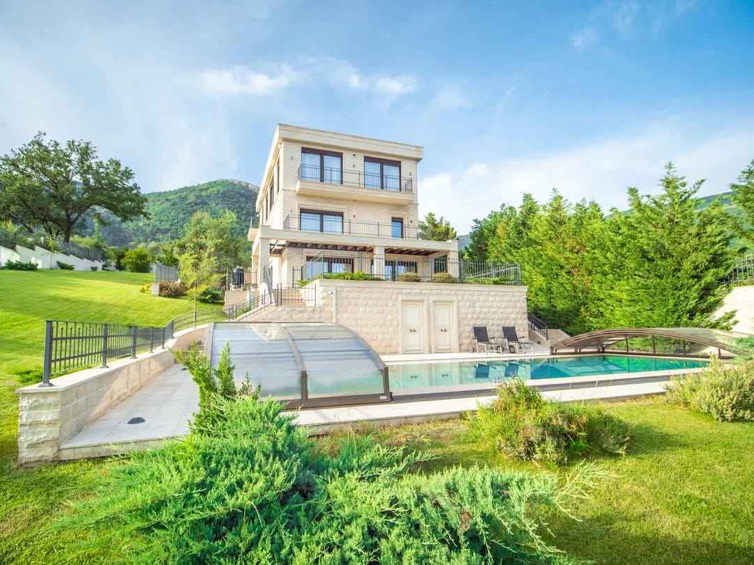 Villa mit Pool und Meerblick in Mrčevac, Tivat