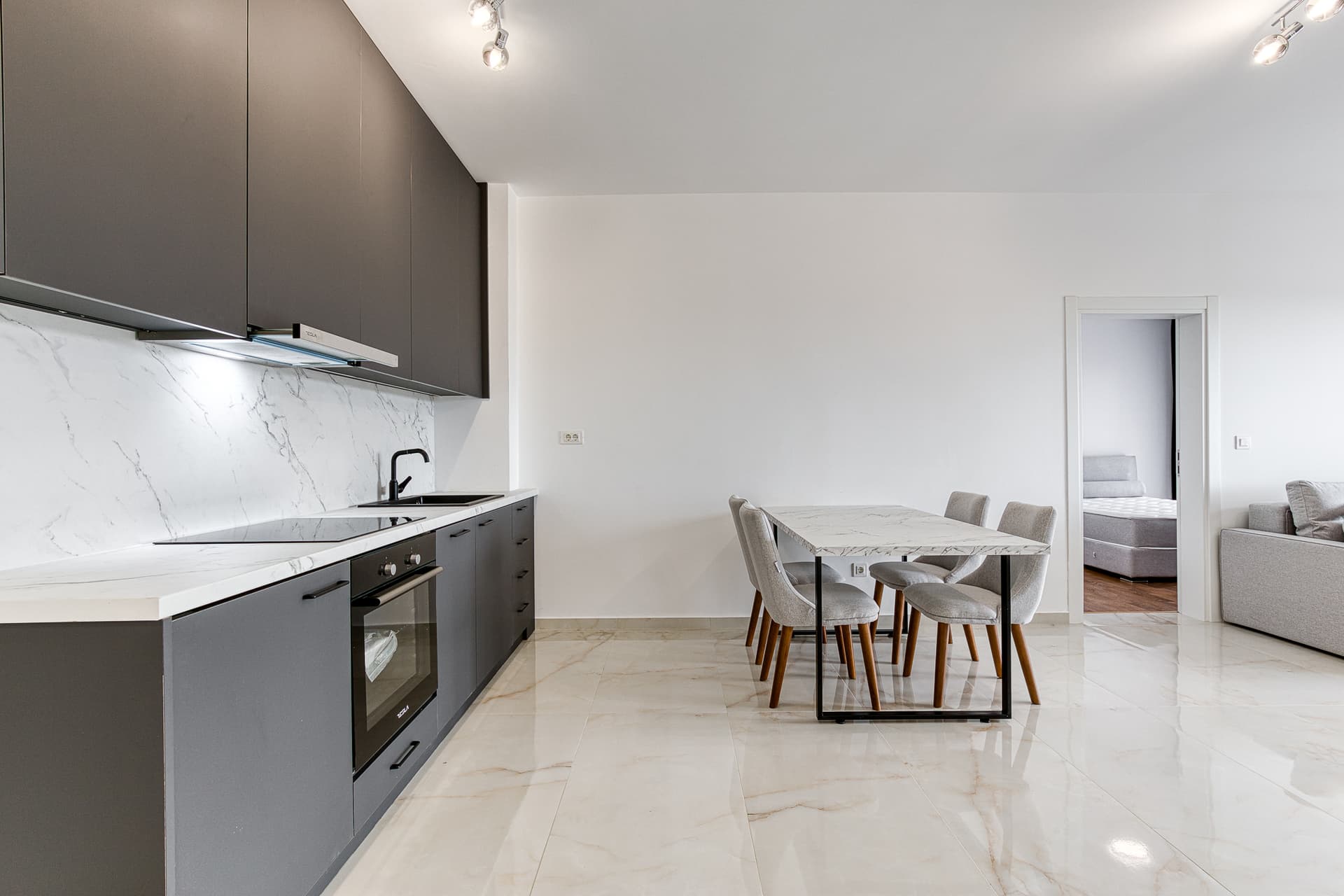 Apartament i ndritshëm me 2 dhoma gjumi në Bar me pamje nga deti - Fotoja 7