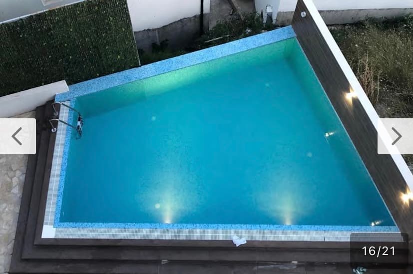 Ulcinj'de Yüzme Havuzlu ve Otoparklı 1+1 Daire