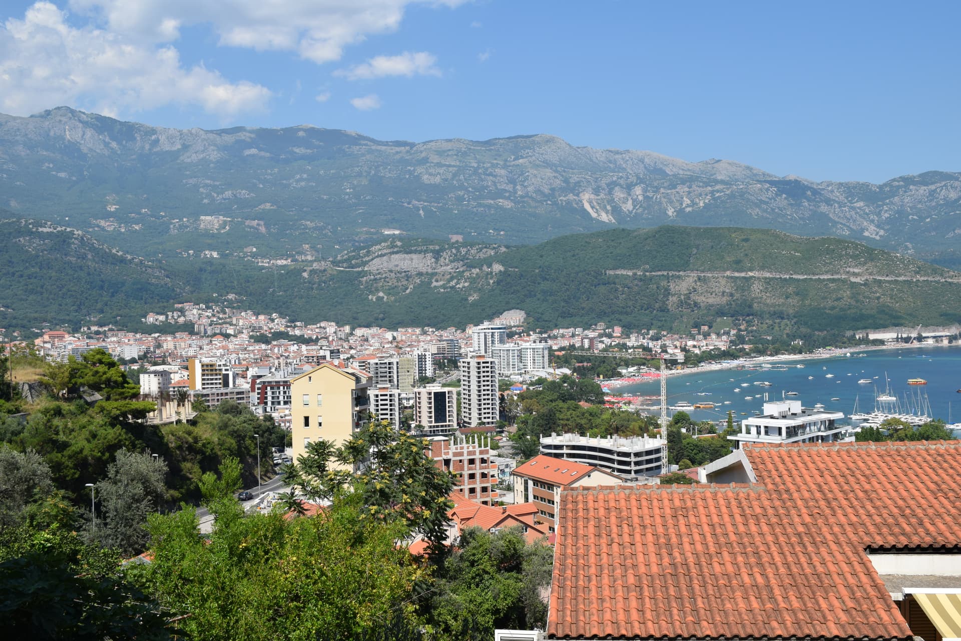 Prostran stan sa 3 spavaće sobe i pogledom na more, blizu centra grada, uključena garaža - Slika 8