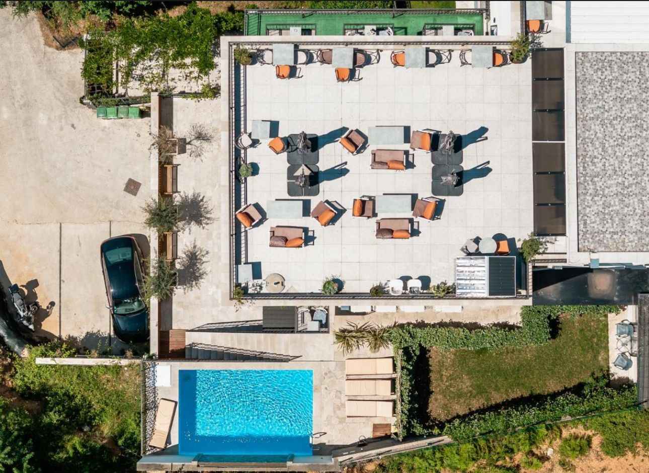 Herceg Novi'de Panoramik Manzaralı Modern Butik Otel — 2