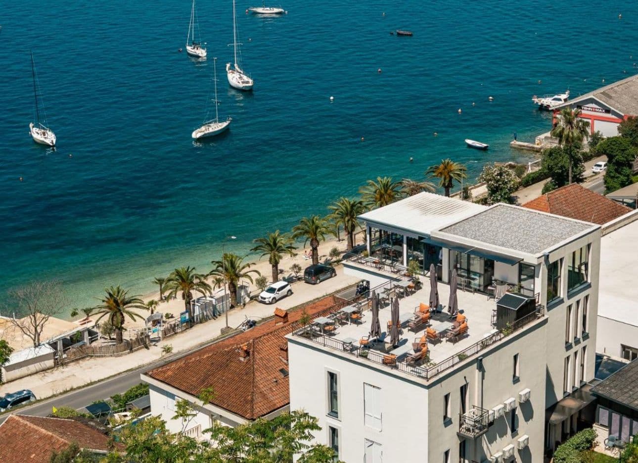Herceg Novi'de Panoramik Manzaralı Modern Butik Otel
