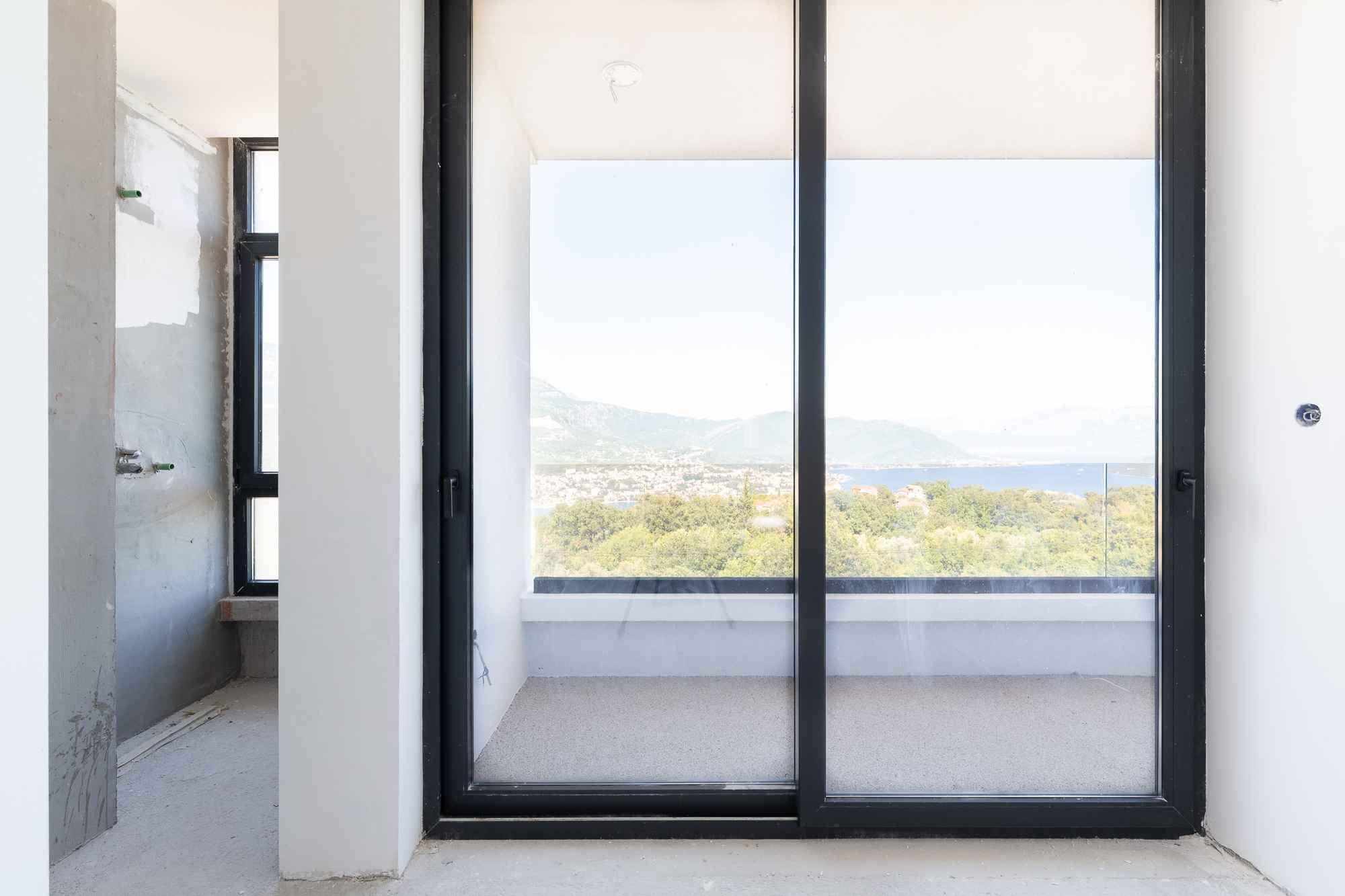 Herceg Novi – Luxusní duplex o rozloze 128 m² s panoramatickým výhledem na záliv