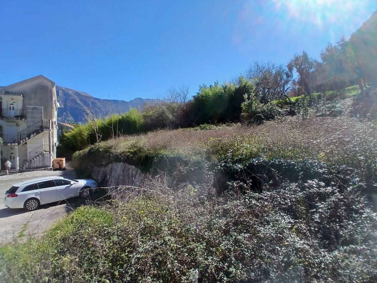 قطعة أرض بمساحة 2,400 م² للبيع في ستوليف، كوتور بالقرب من فندق هايات - صورة 4