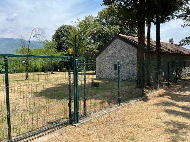 Dve renovirane kuće na placu od 5.000 m² u Kujavi, Danilovgrad