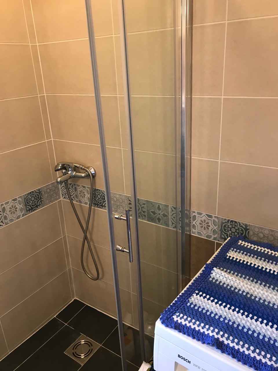Două case renovate pe un teren de 5.000 m² în Kujava, Danilovgrad - Imaginea 8