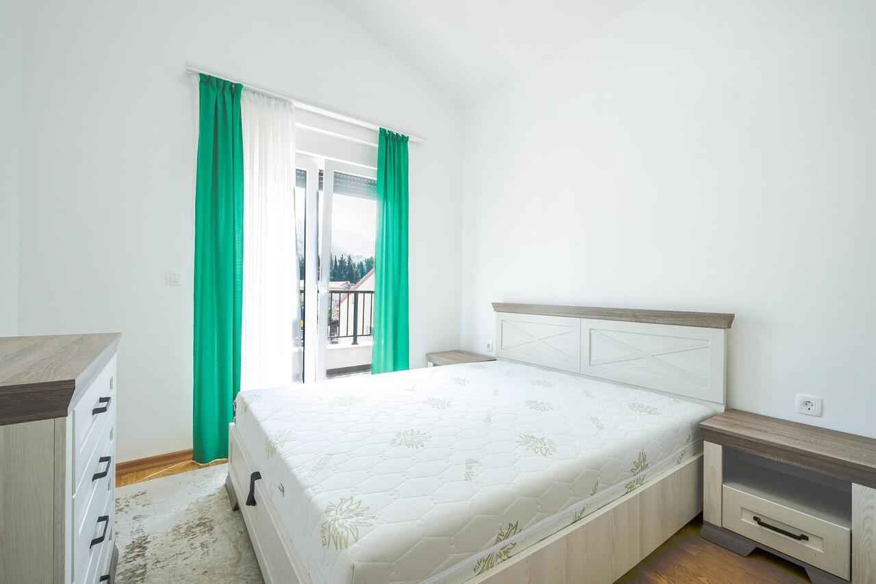 Tivat, Donja Lastva'da Deniz ve Marina Manzaralı 140 m² Penthouse - Görsel 9