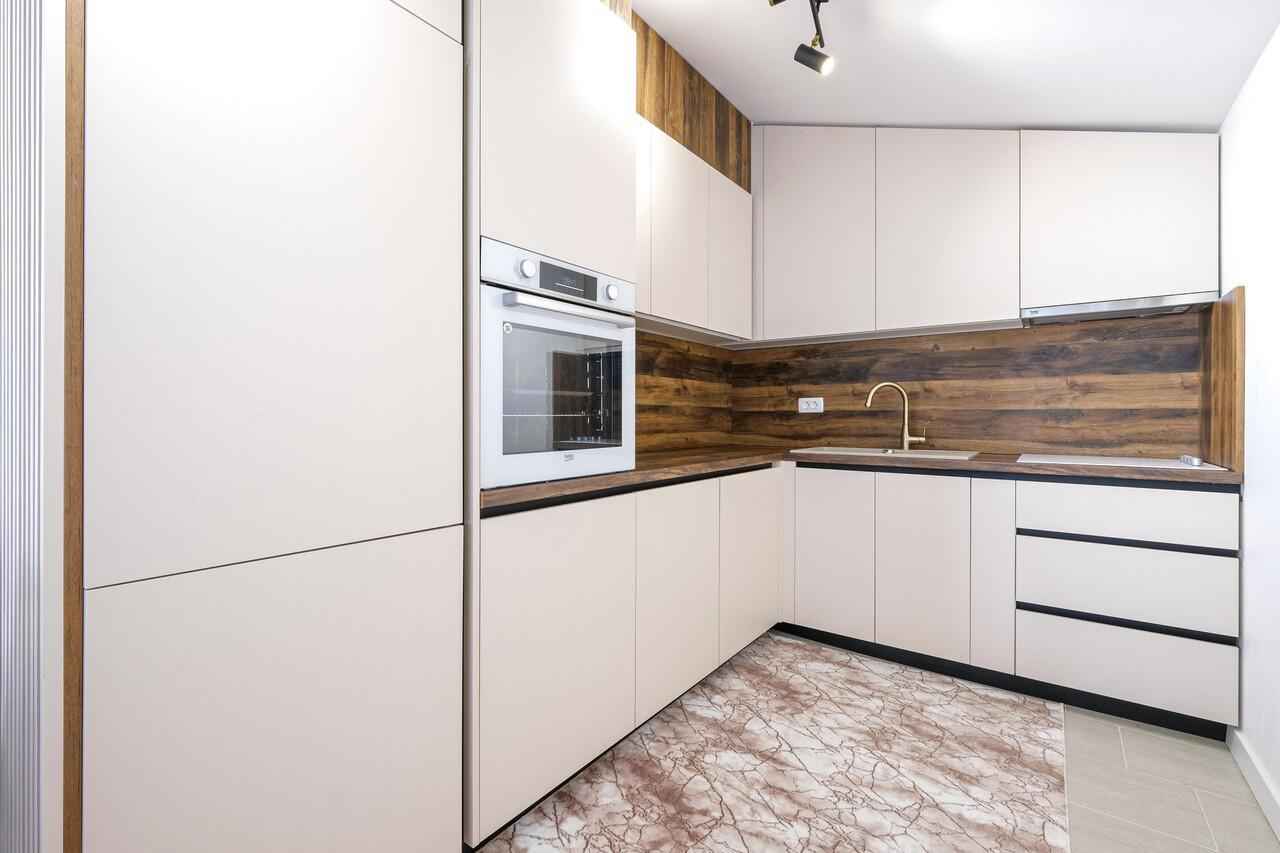 Tivat, Donja Lastva'da Deniz ve Marina Manzaralı 140 m² Penthouse - Görsel 7