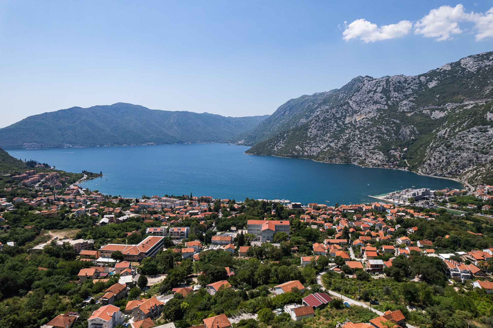 Parcelë me pamje panoramike nga deti në Risan, Mal i Zi — 910 m² — 2