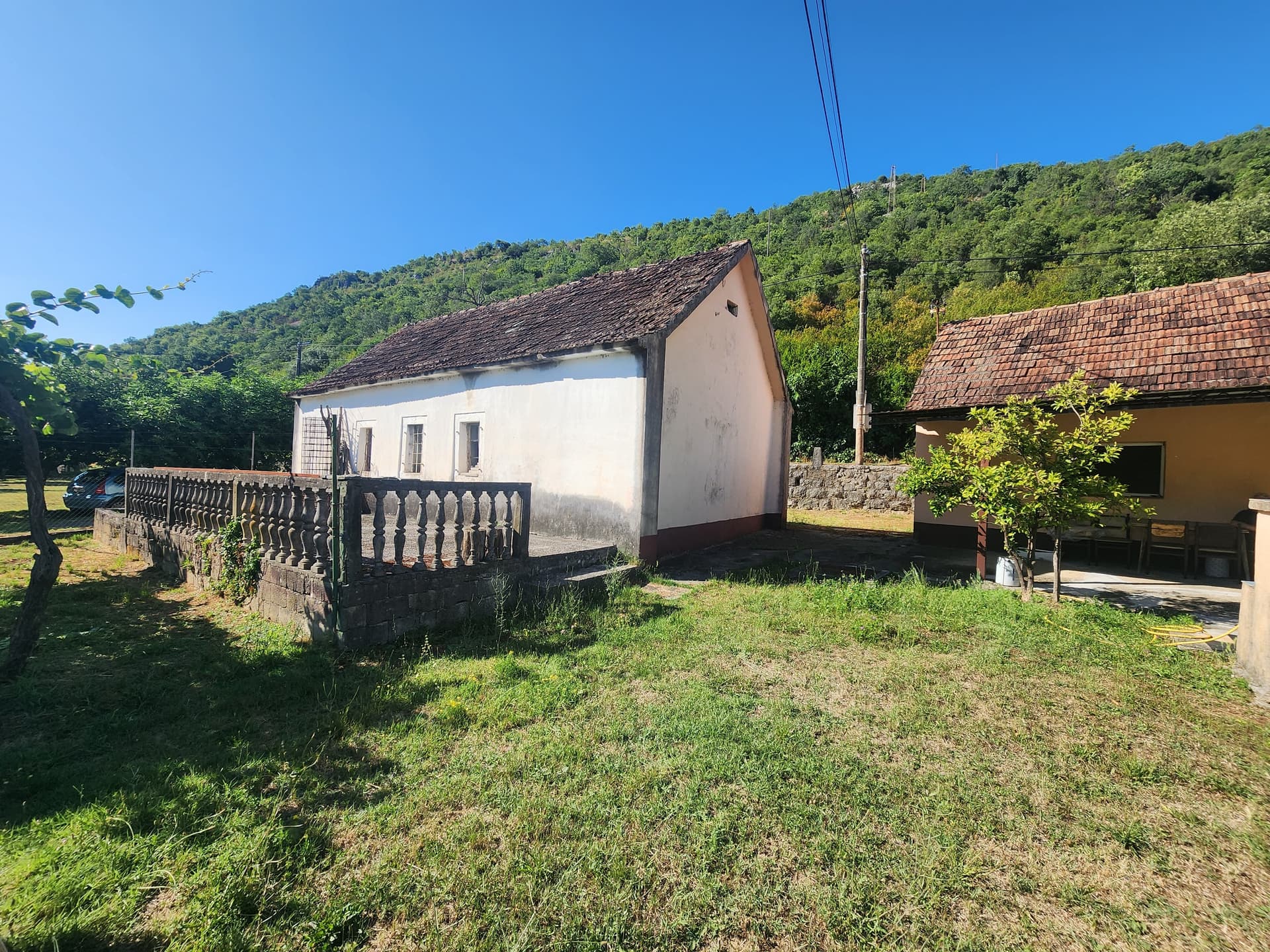 Porodična imovina sa 3800 m² zemljišta, voćnjakom i dvije kuće blizu Danilovgrada — 2