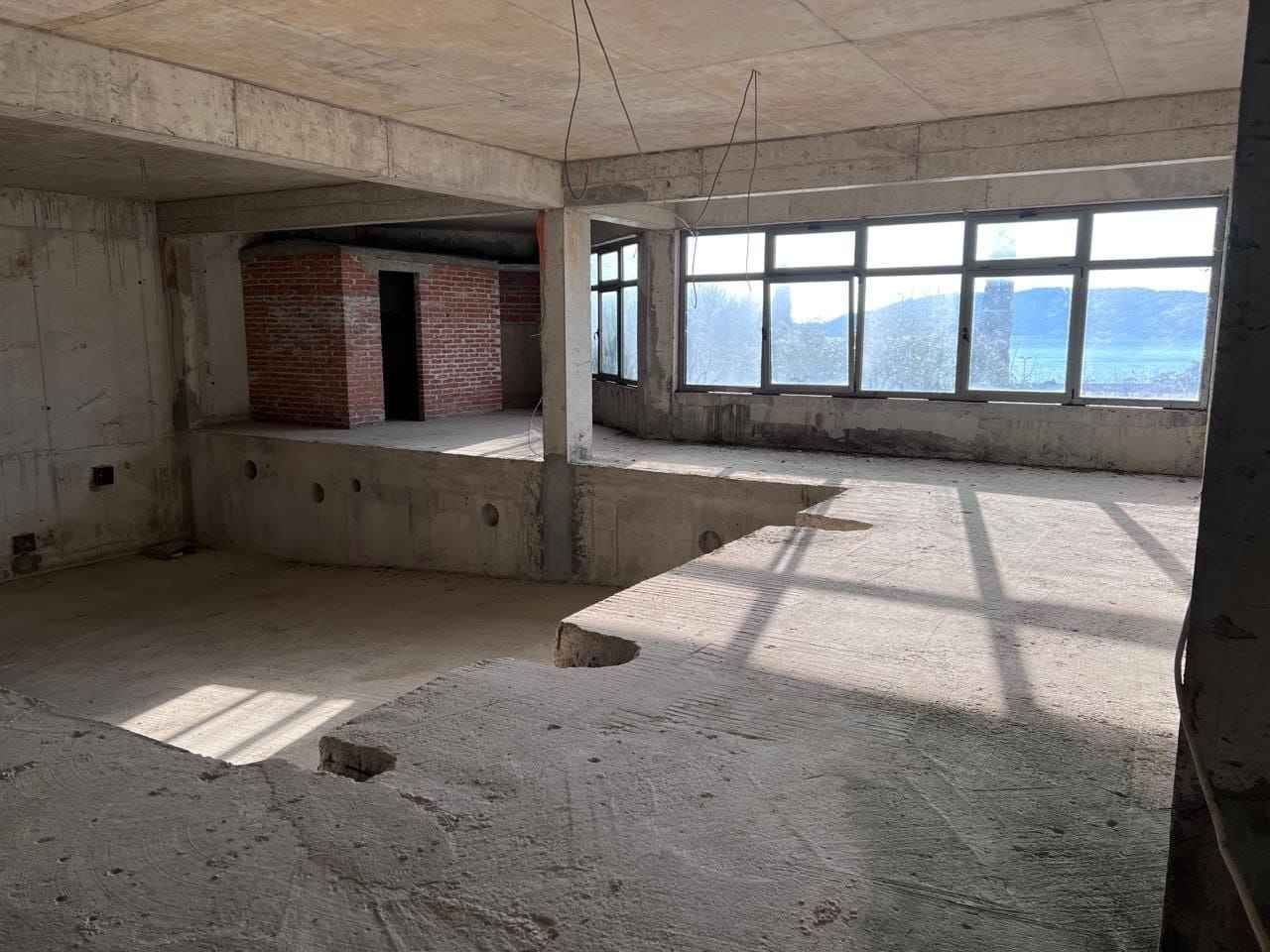 محلات تجارية بجوار البحر في مجمع سكني جديد، بيتشيتشي، بودفا - صورة 3