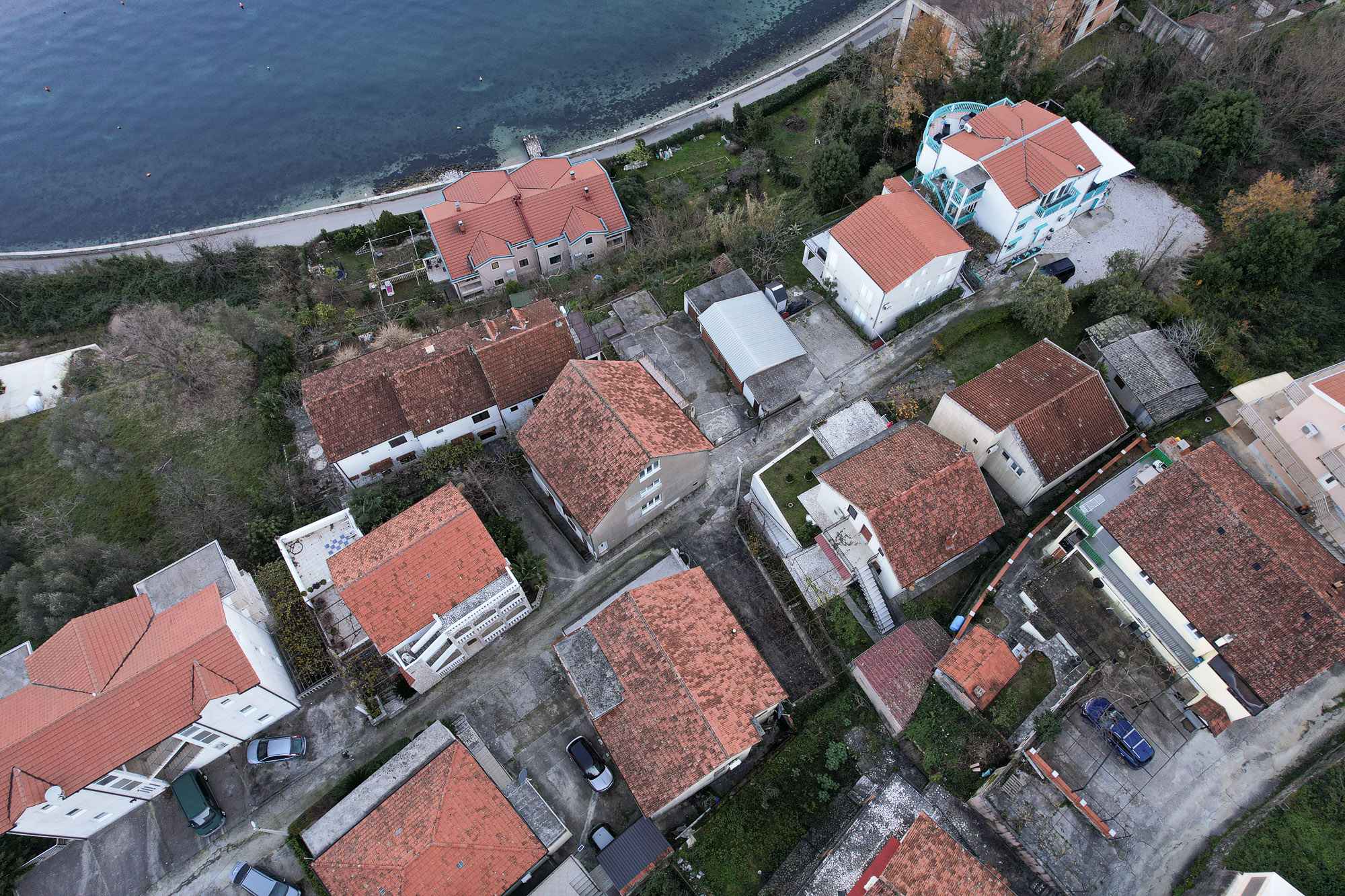 Prčanj'da Denize 150 m, 270 m², 3 Daireli ve Otoparklı Ev - Görsel 2