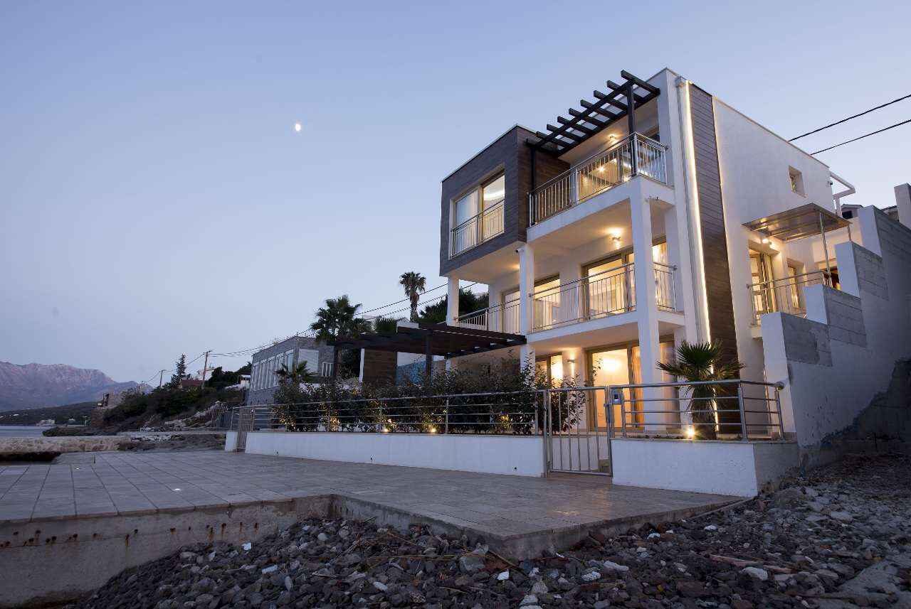 Krašići, Tivat'ta Denize Bir Adımda Modern Villa