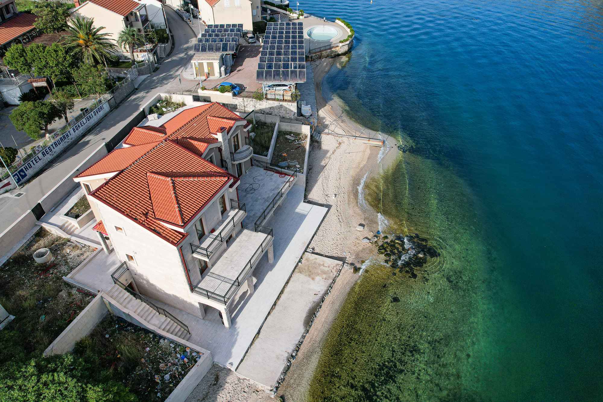 Kotor, Prčanj'da Birinci Deniz Hattında Üç Katlı Villa — 2