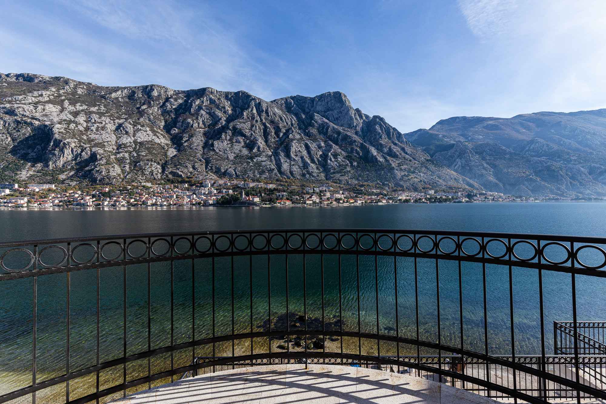 Vilë trekatëshe në vijën e parë të detit në Kotor, Prčanj - Fotoja 17