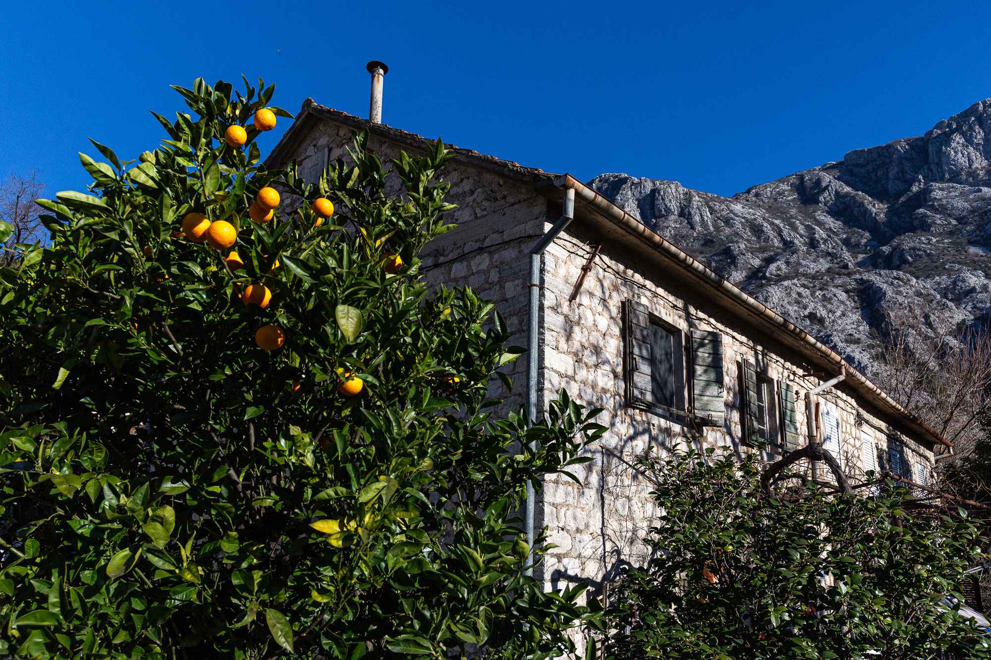 Kotor, Dobrota'da Panoramik Kotor Koyu Manzaralı Otantik Taş Ev