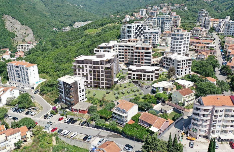 Bečići'de Deniz Manzaralı Yeni Konut Kompleksi - Görsel 2