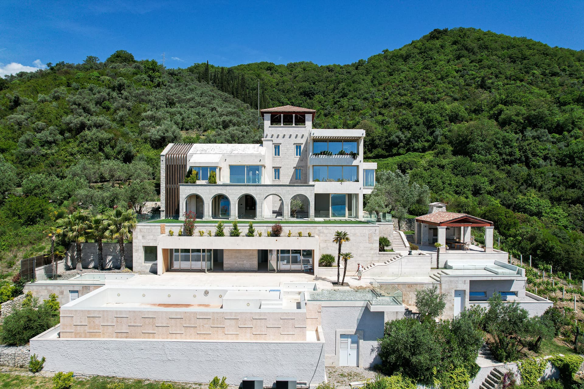 Villa Maslina in Tivat mit 7 Schlafzimmern, Spa, Infinity-Pool und Dachterrasse