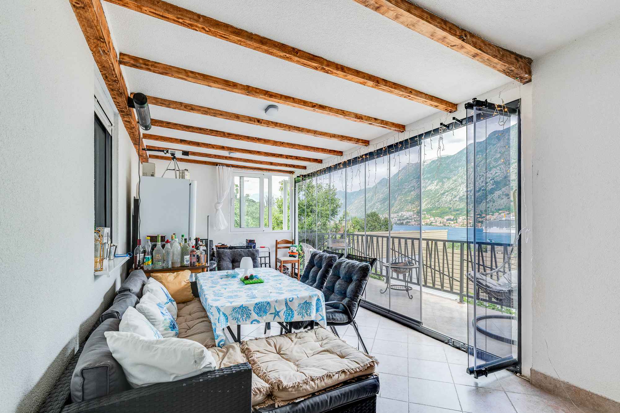 Kotor Eski Şehri Manzaralı Yenilenmiş 4+1 Ev — 2