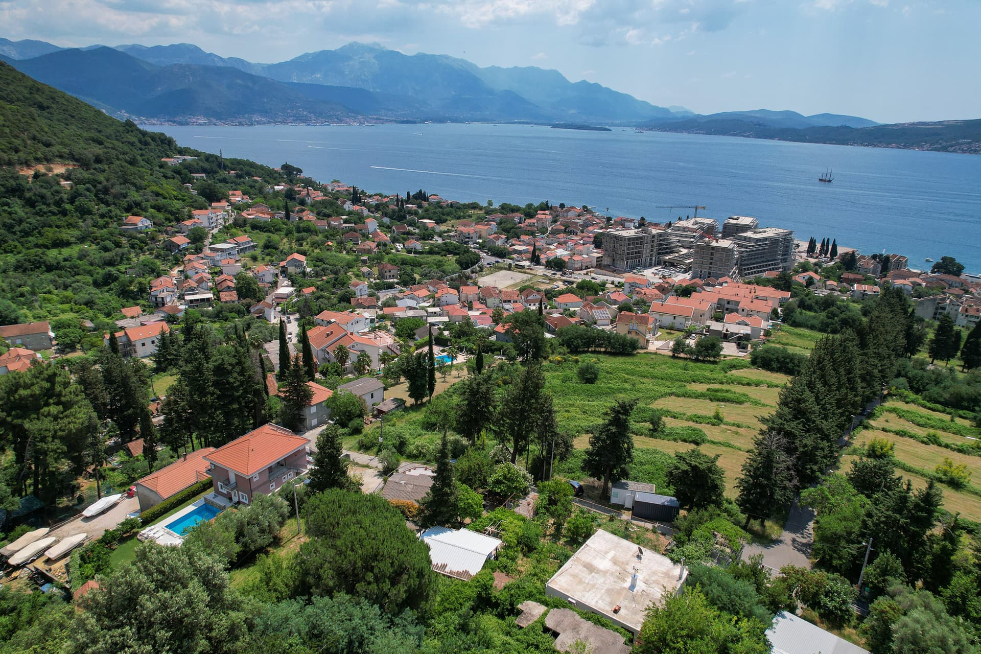 Baošići, Herceg Novi'de Satılık 1,267 m² Şehirleşmiş Arsa