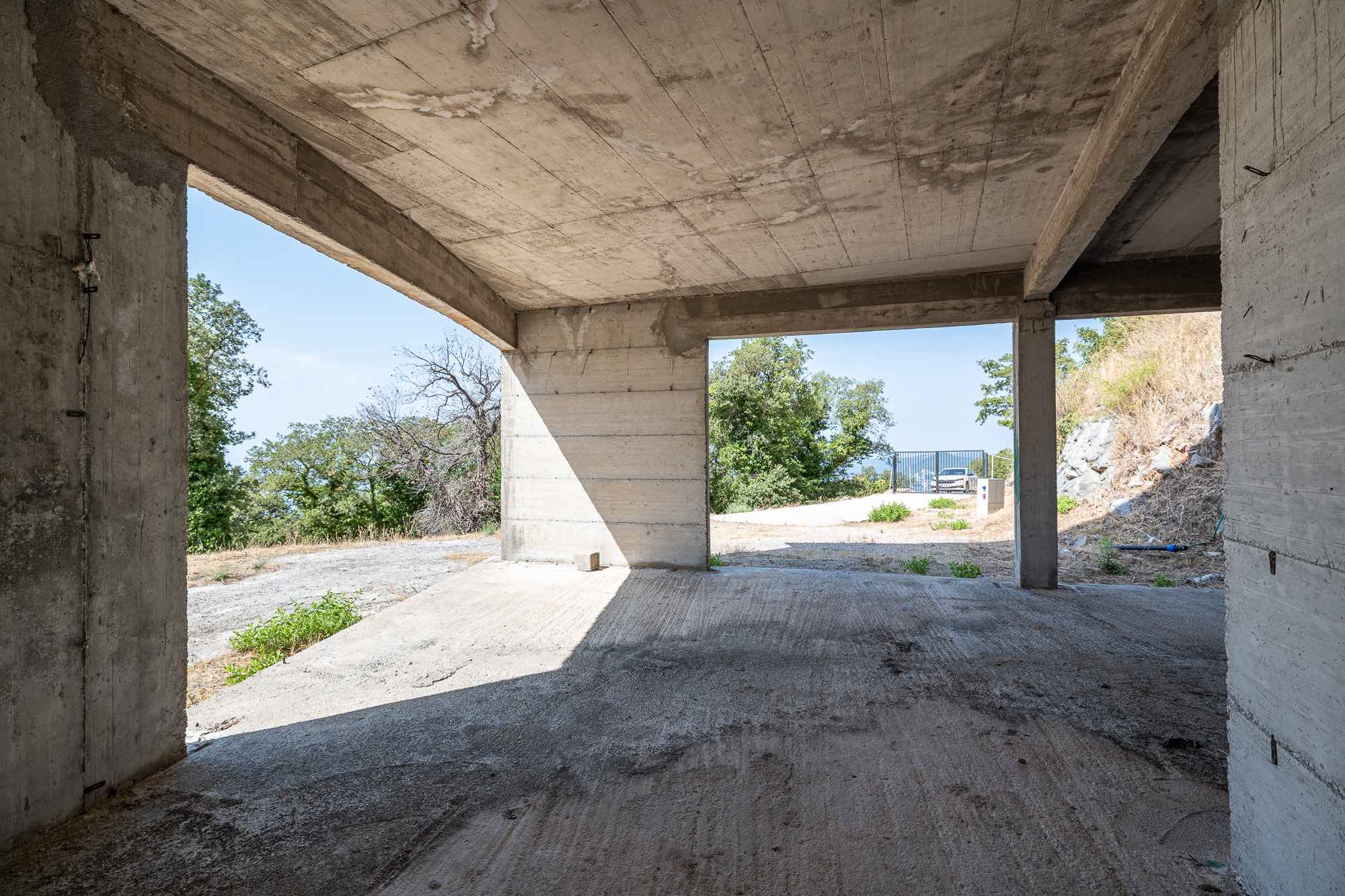 7.715 m² grond met structuren en een onvoltooid gebouw nabij Sveti Stefan - Afbeelding 3