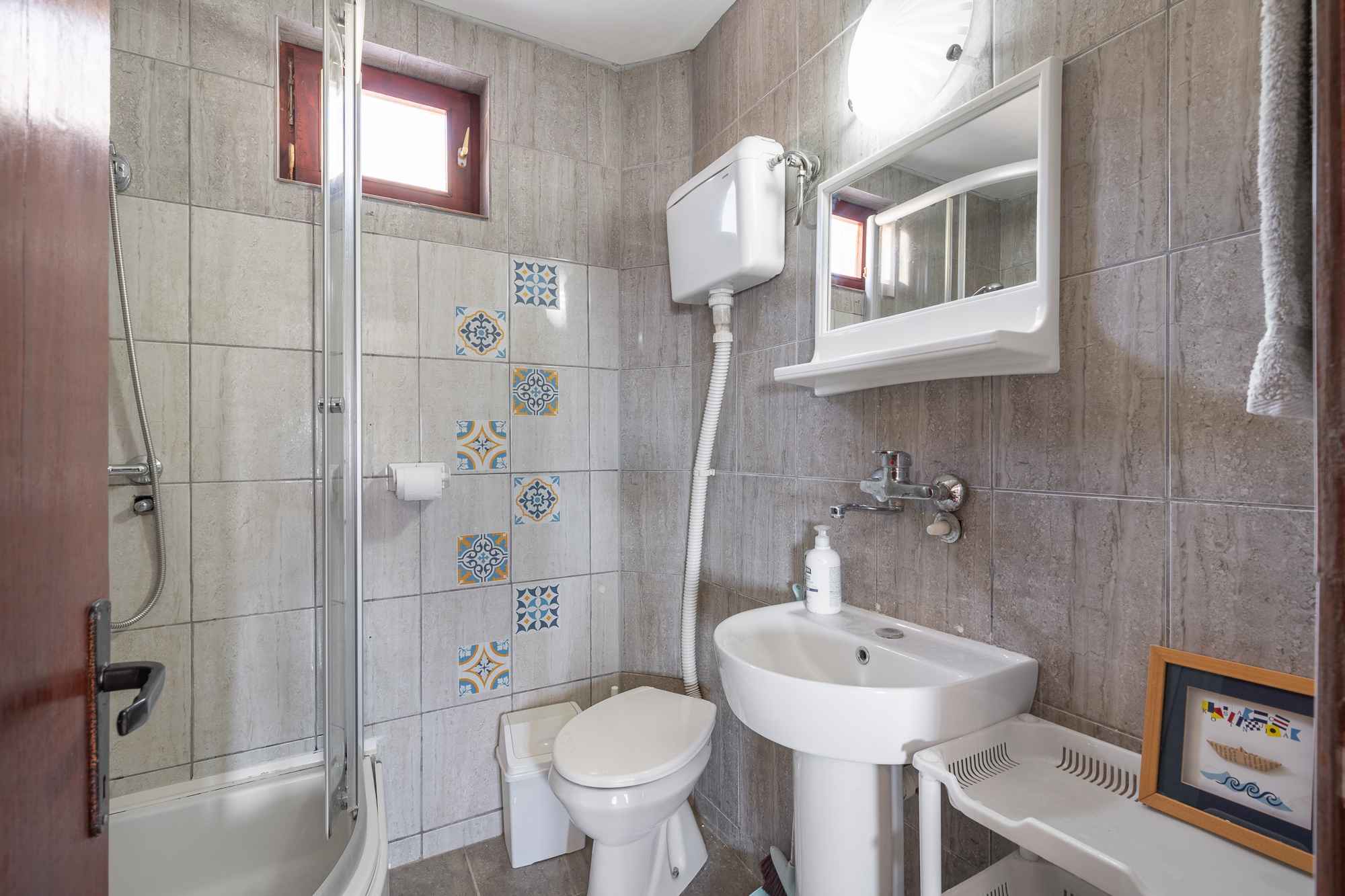 Dom z widokiem na morze i góry w Sutomore, 90 m², działka 150 m² - Zdjęcie 10