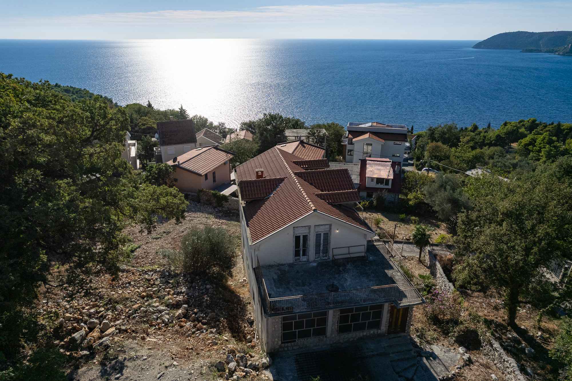 Bar, Ratac'ta 1.600 m² arsa üzerinde, yaklaşık 350 m²'lik ev - Görsel 1