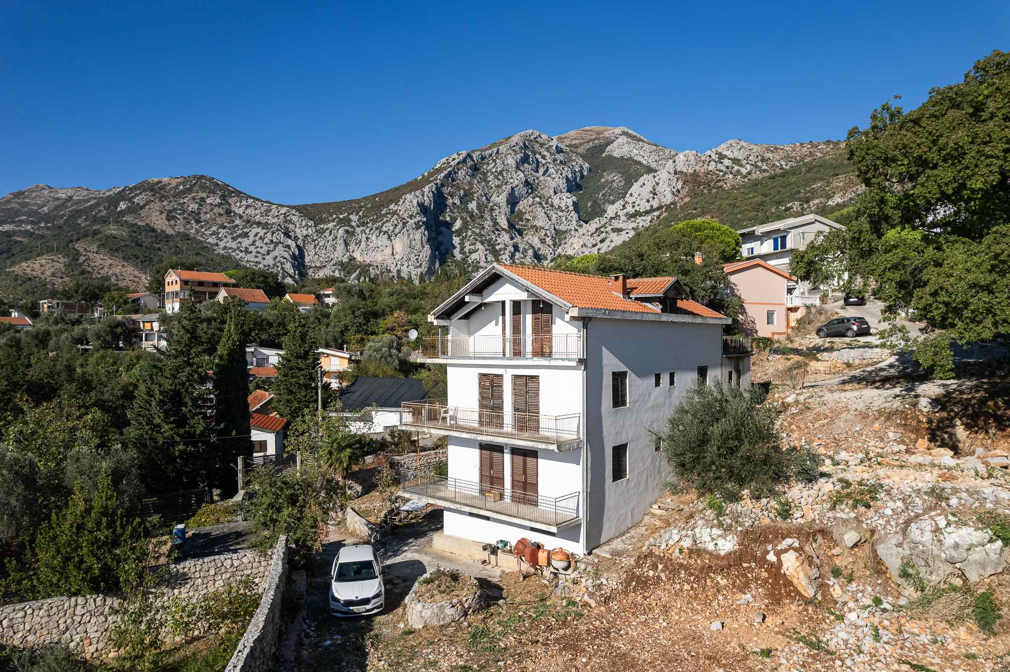 Bar, Ratac'ta 1.600 m² arsa üzerinde, yaklaşık 350 m²'lik ev - Görsel 2