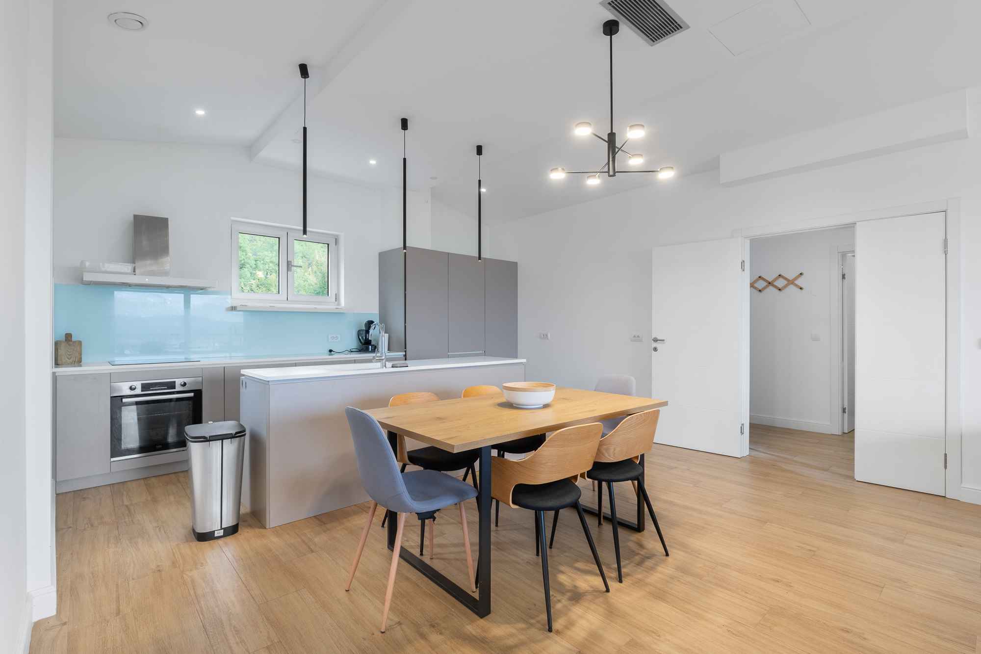 Luxusní penthouse se 3 ložnicemi a výhledem na moře v Kavači, Kotor - Obrázek 9