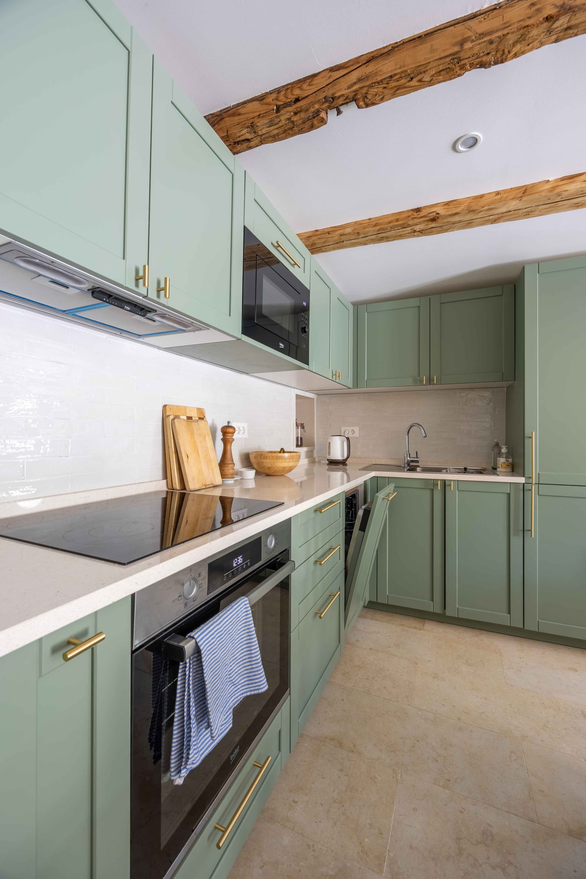 Fully renovated 3-bedroom stone house with spacious terrace in Đurići - 8. kép