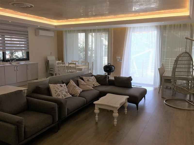 Maison moderne à Stoliv avec piscine et vue sur la mer - Image 2