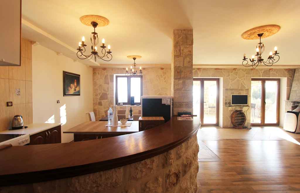 Rustikale Villa mit Meerblick in Petrovac, Budva - Bild 9