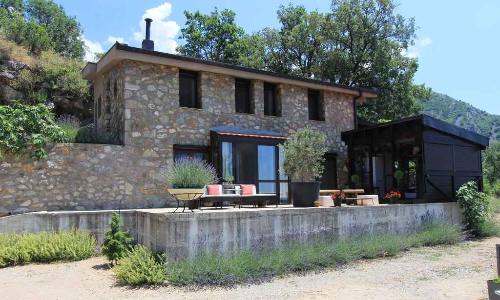 Bar'da Deniz Manzaralı 145 m2 Yaşam Alanına Sahip Villa