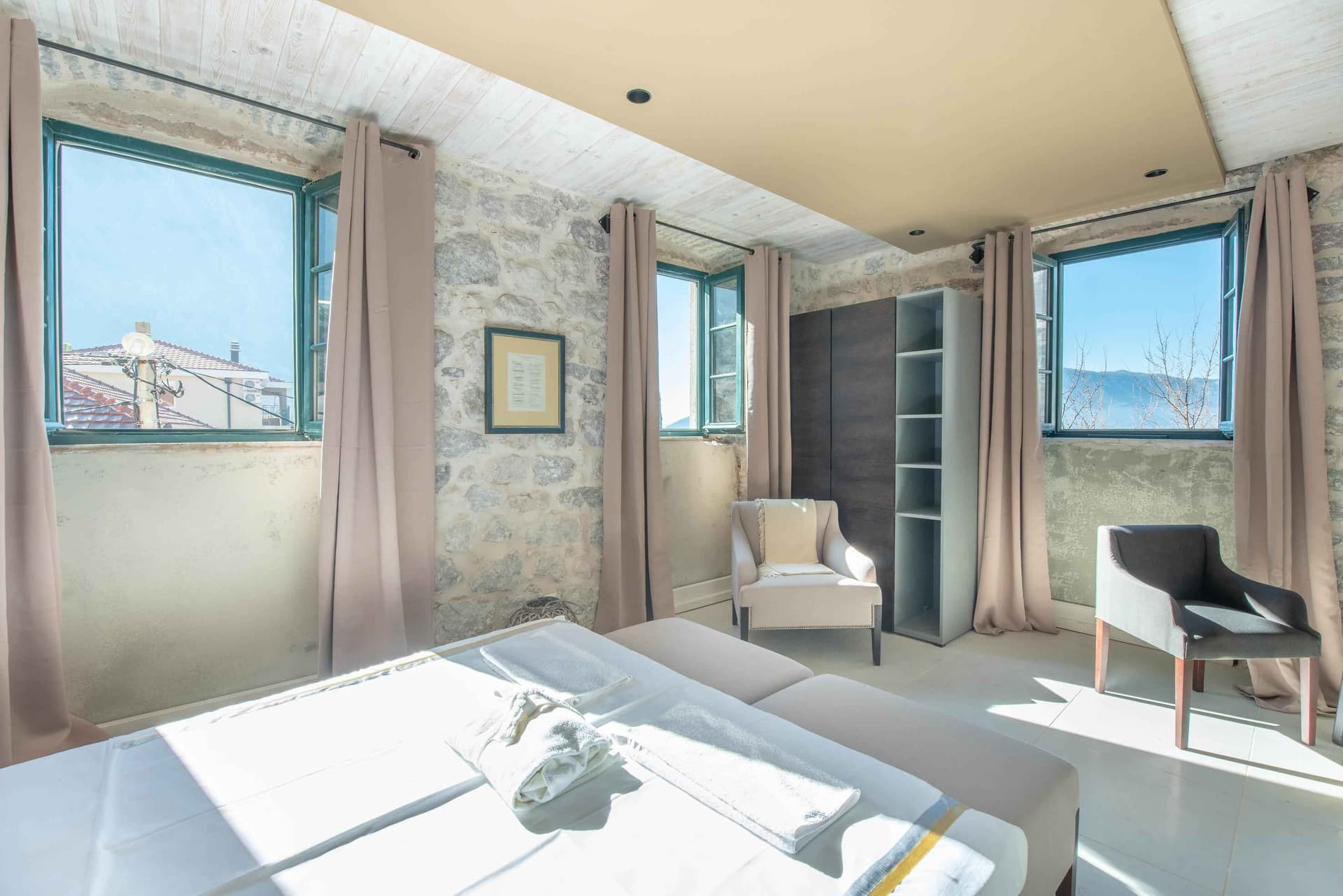 Kotor yakınında Yüzme Havuzlu Mini Otel, 8 Daire