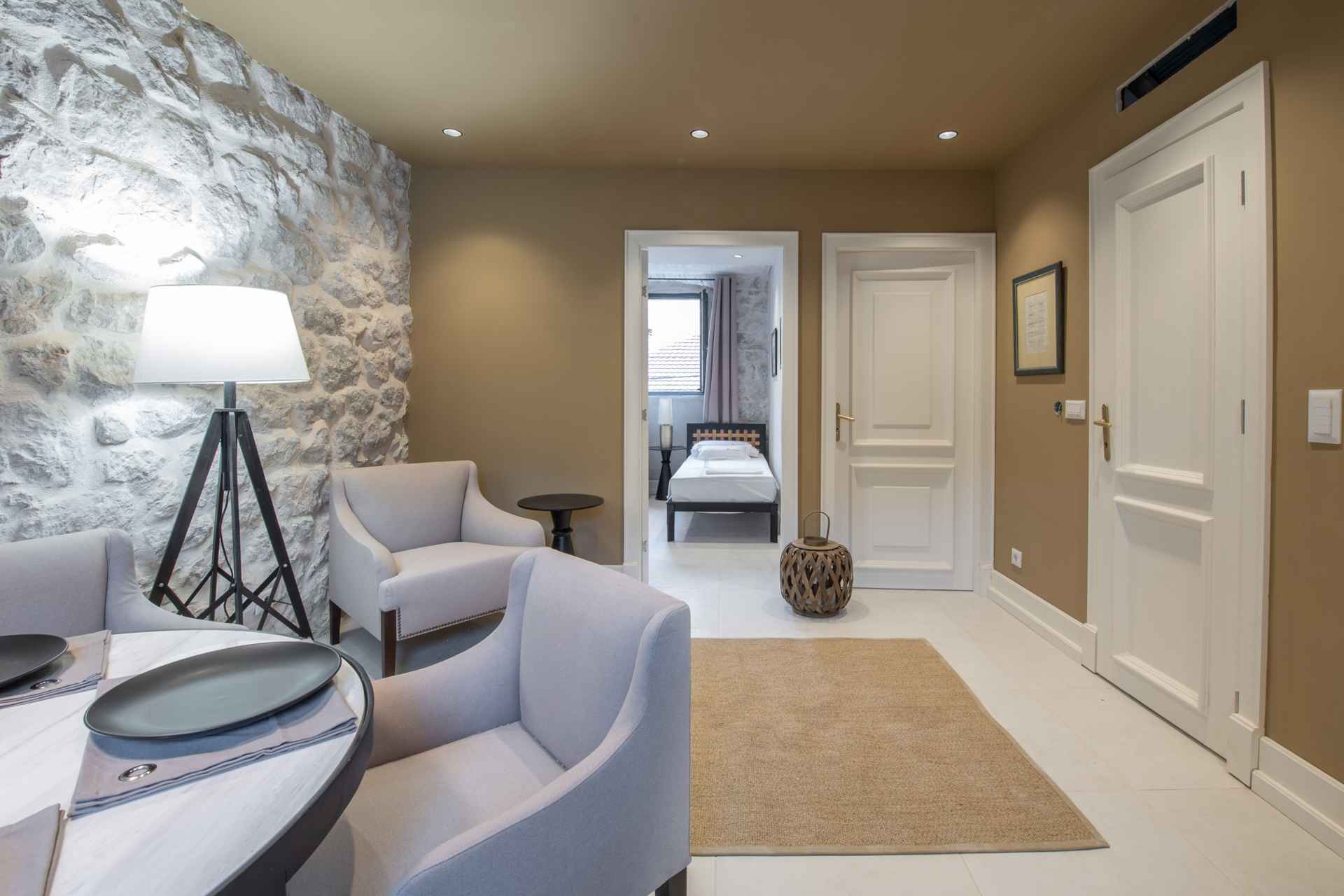 Mini hotel me pishinë pranë Kotorit, 8 njësi apartamenti - Fotoja 6