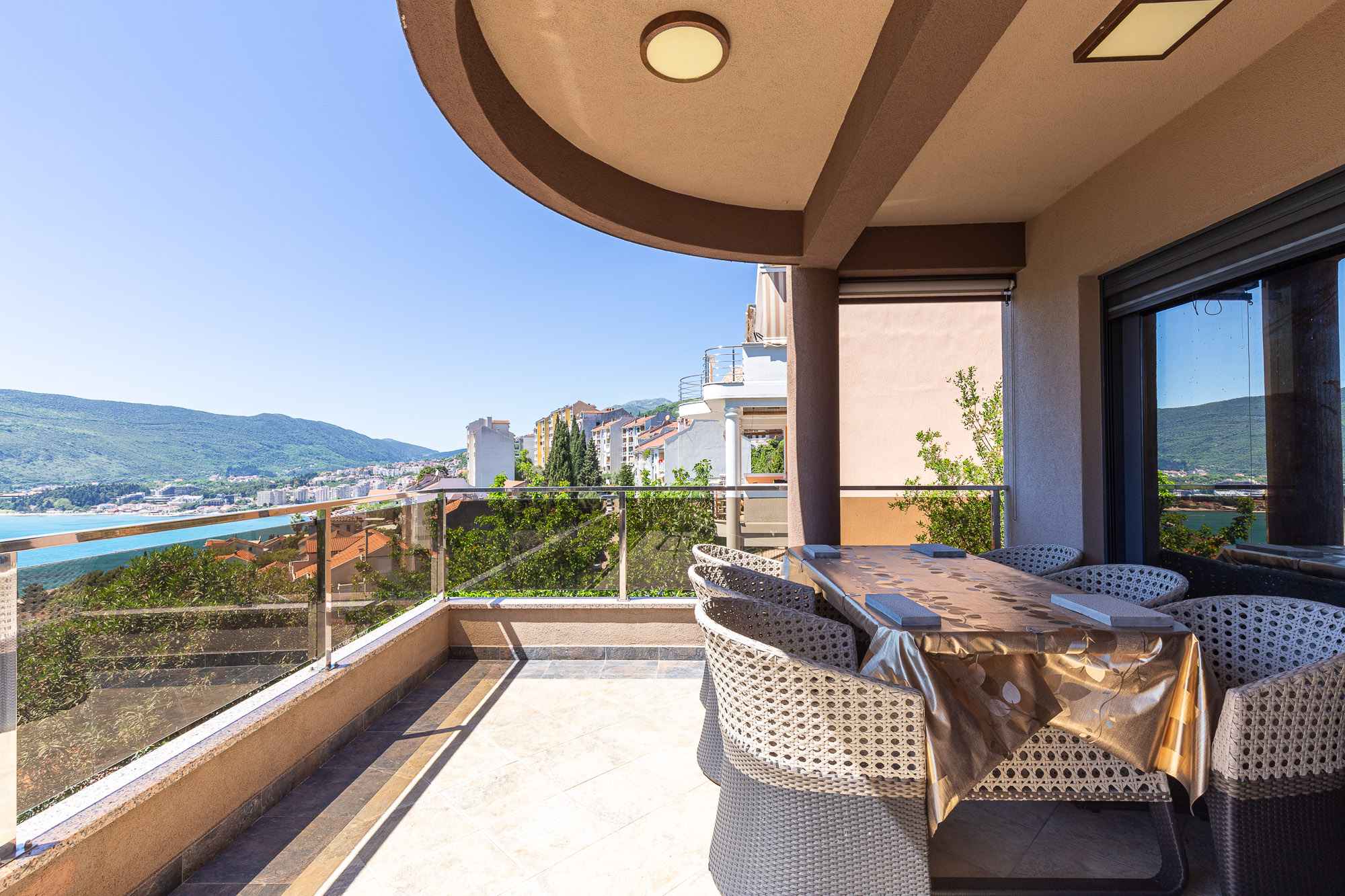 Nowoczesna willa 5-piętrowa z basenem wewnętrznym w centrum Herceg Novi - Zdjęcie 2