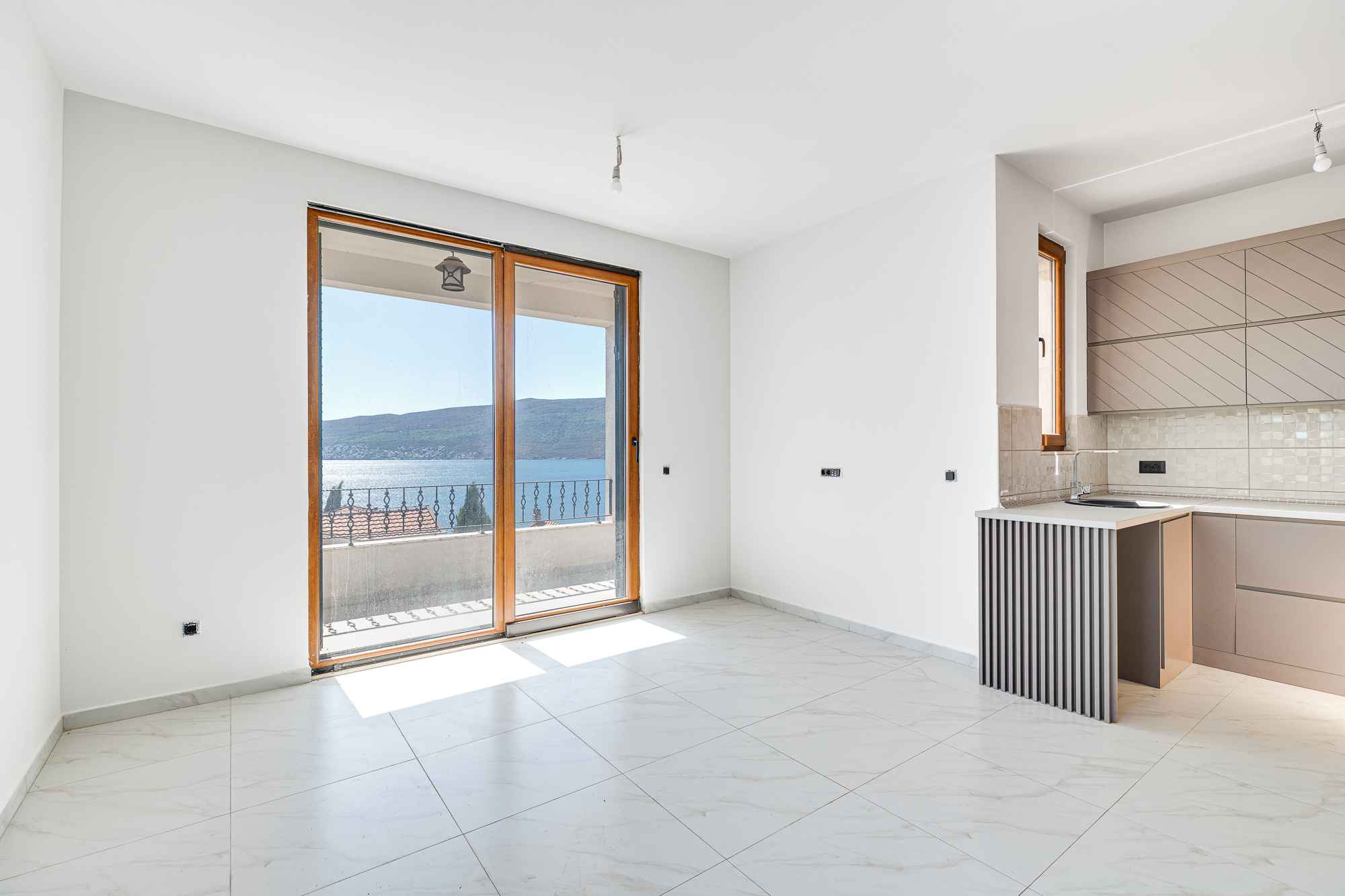 Prostorné byty s panoramatickým výhledem na moře v Bijele, Herceg Novi - Obrázek 8