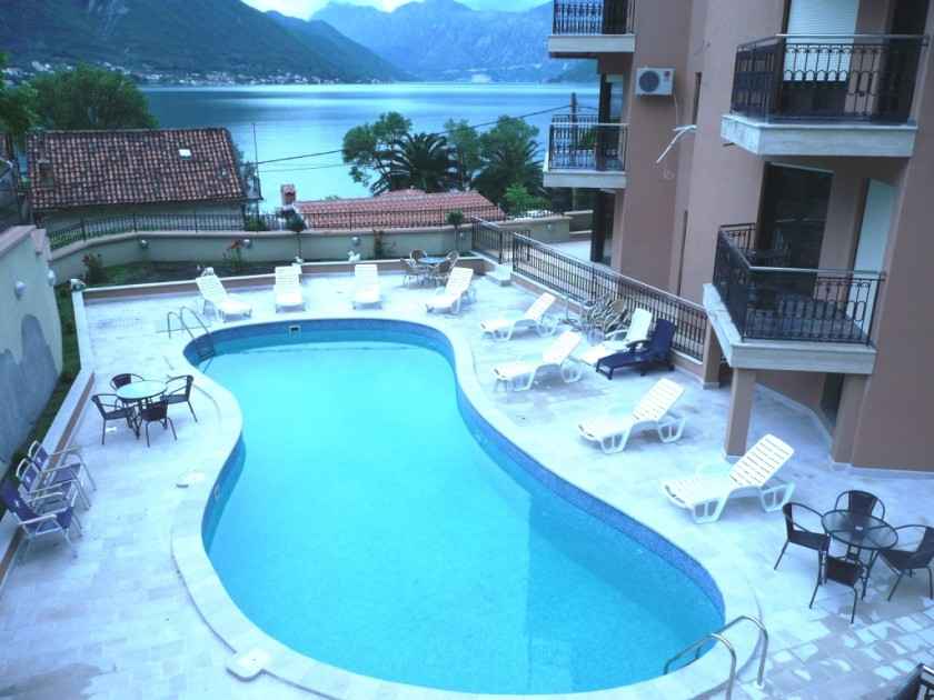 Wohnung mit 2 Schlafzimmern in einem Poolkomplex in Dobrota, 85 m2 - Bild 6