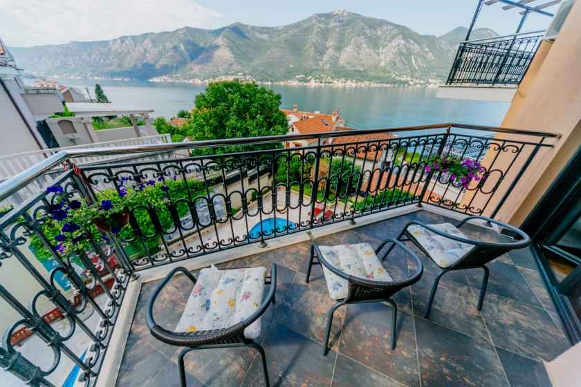 Dobrota'da Havuzlu Kompleks İçinde 2+1 Daire, 85 m2 — 2