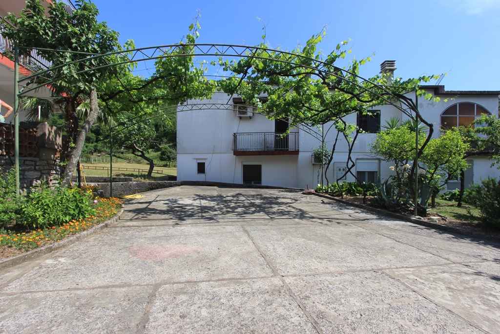 Spacious house with a large yard in Zelenika - Image 7