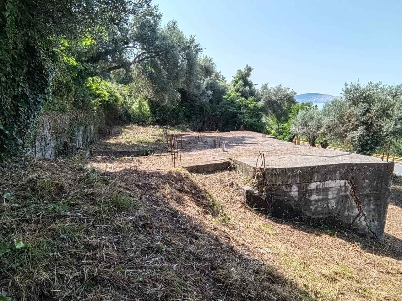 Bar, Zeleni Pojas'ta Deniz Manzaralı Satılık Arsa - Görsel 3