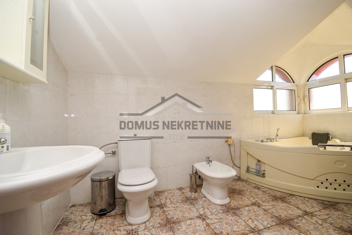 Podgorica, Donja Gorica'da Kiralık 600 m² Arsalı 250 m² Müstakil Aile Evi - Görsel 13