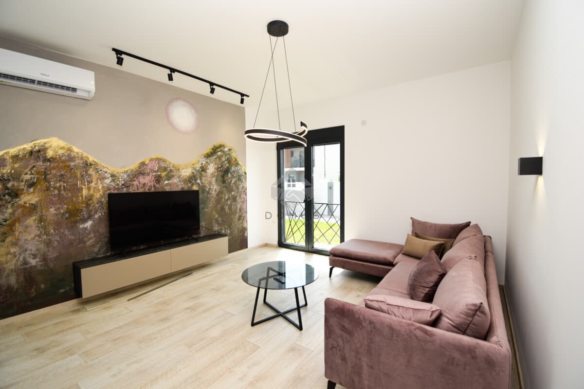 Podgorica, Dahna'da 154 m², 506 m² Arsa Üzerinde Döşenmiş Aile Evi - Görsel 4