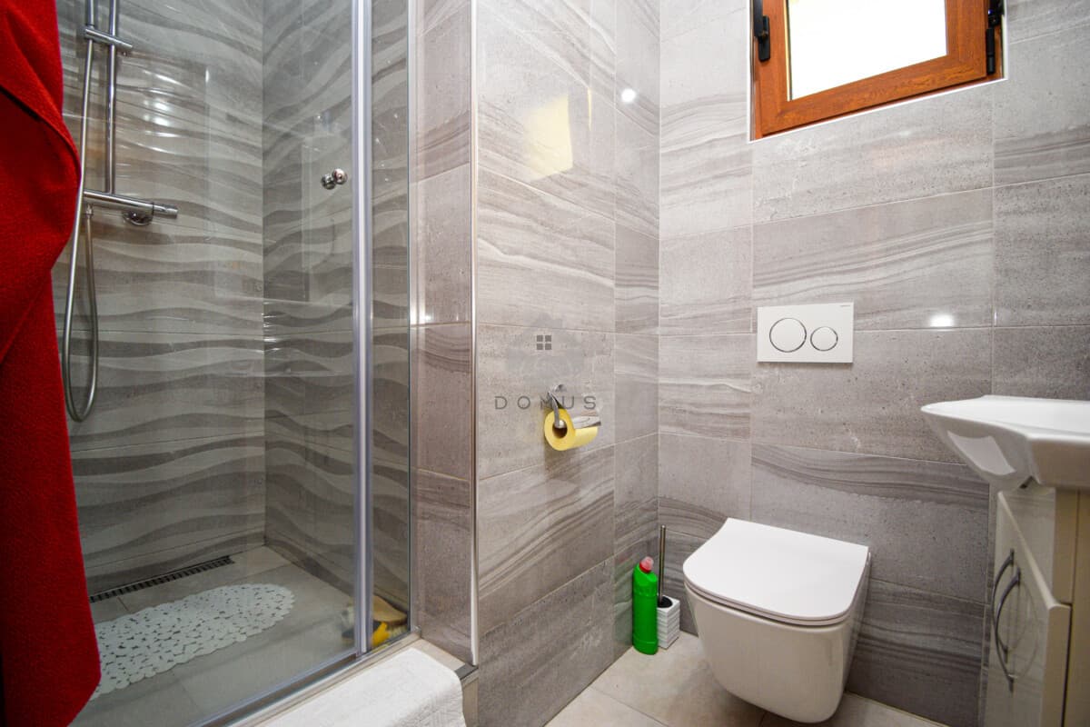 Podgorica, Kokoti'de Kiralık 1.300 m² Arsalı 200 m² Müstakil Ev - Görsel 11