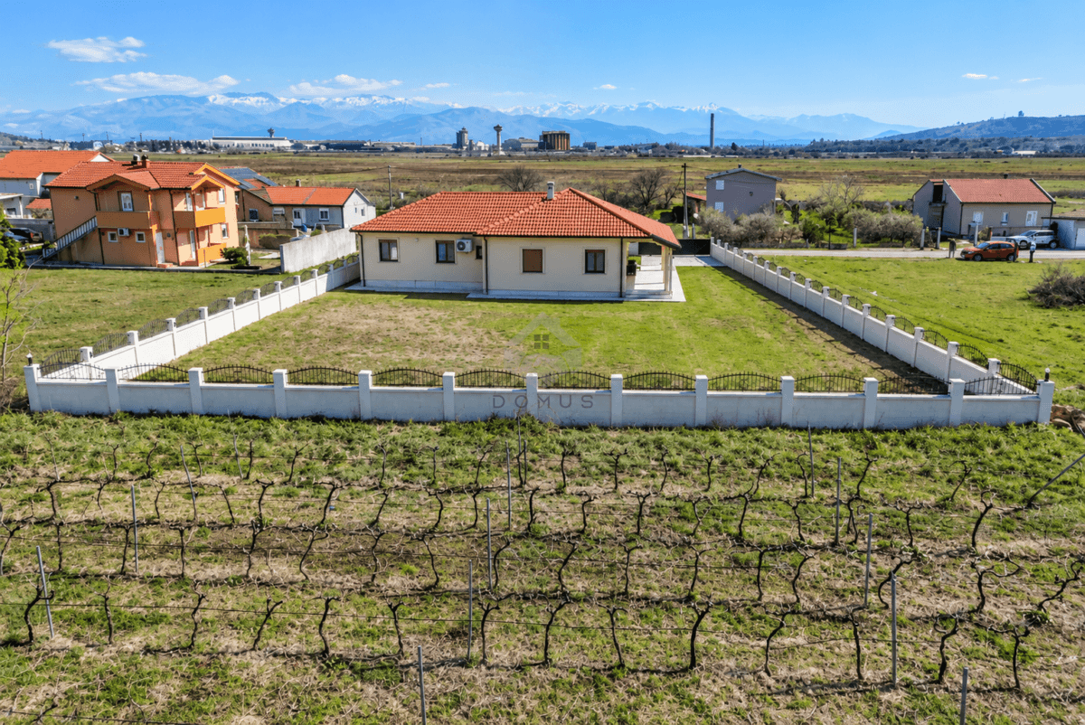 Podgorica, Kokoti'de Kiralık 1.300 m² Arsalı 200 m² Müstakil Ev - Görsel 12