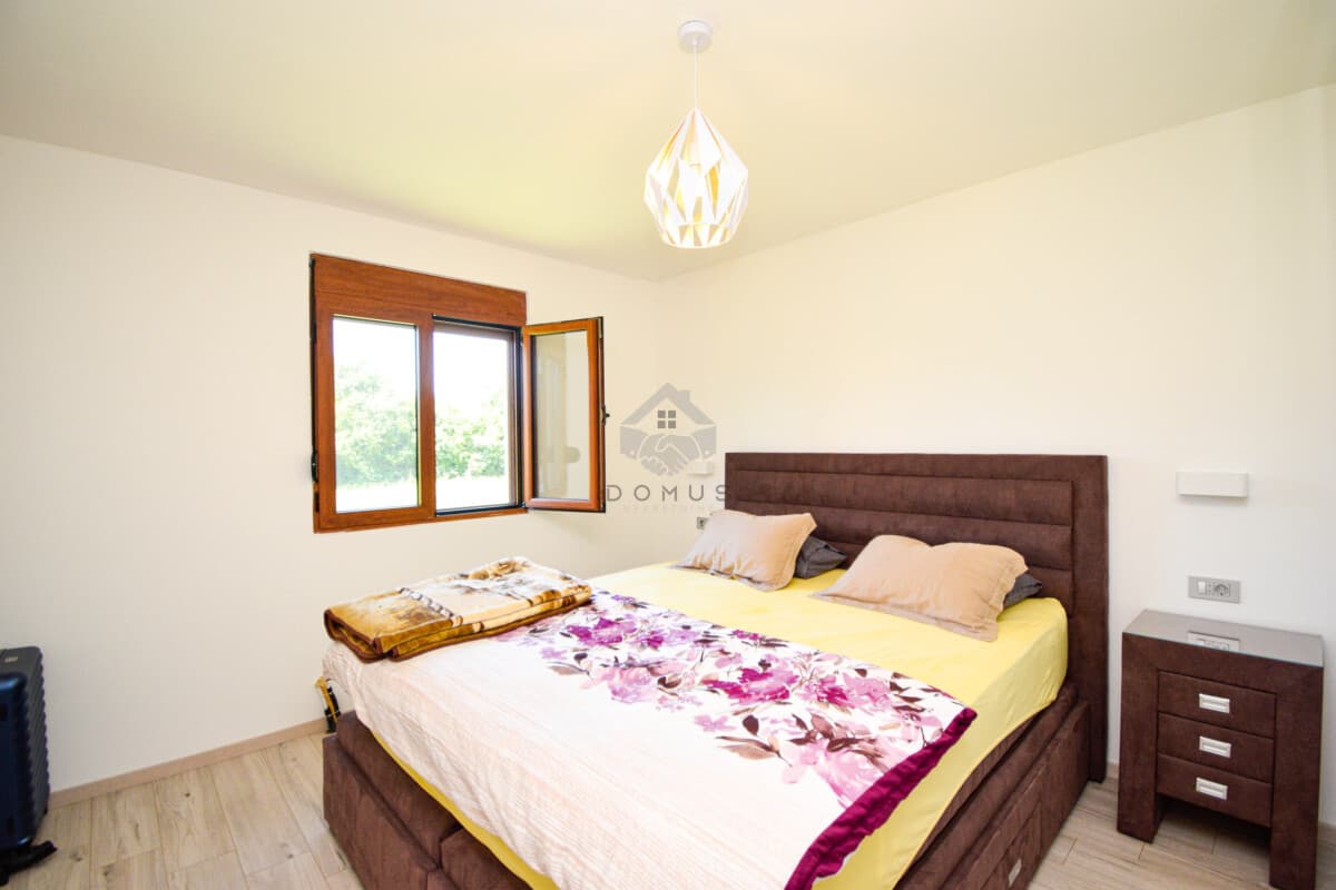 Podgorica, Kokoti'de Kiralık 1.300 m² Arsalı 200 m² Müstakil Ev - Görsel 7