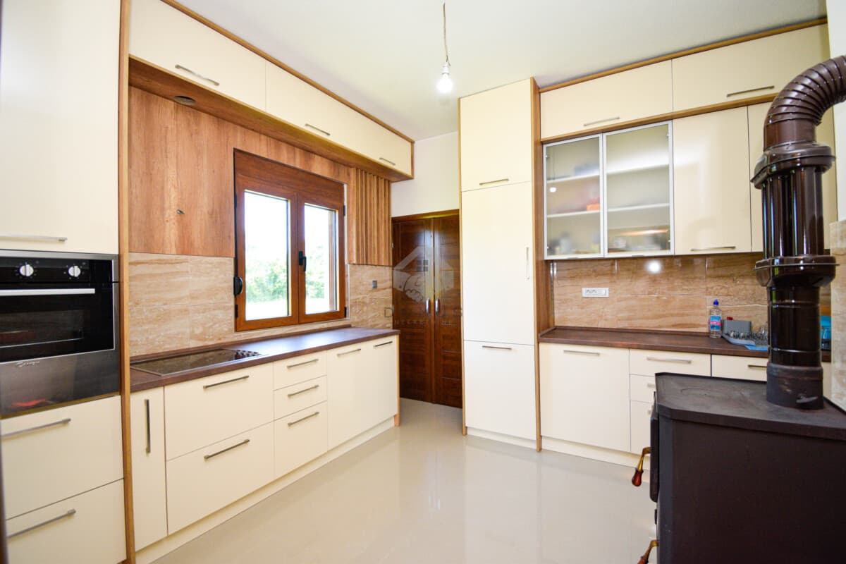 Podgorica, Kokoti'de Kiralık 1.300 m² Arsalı 200 m² Müstakil Ev - Görsel 5