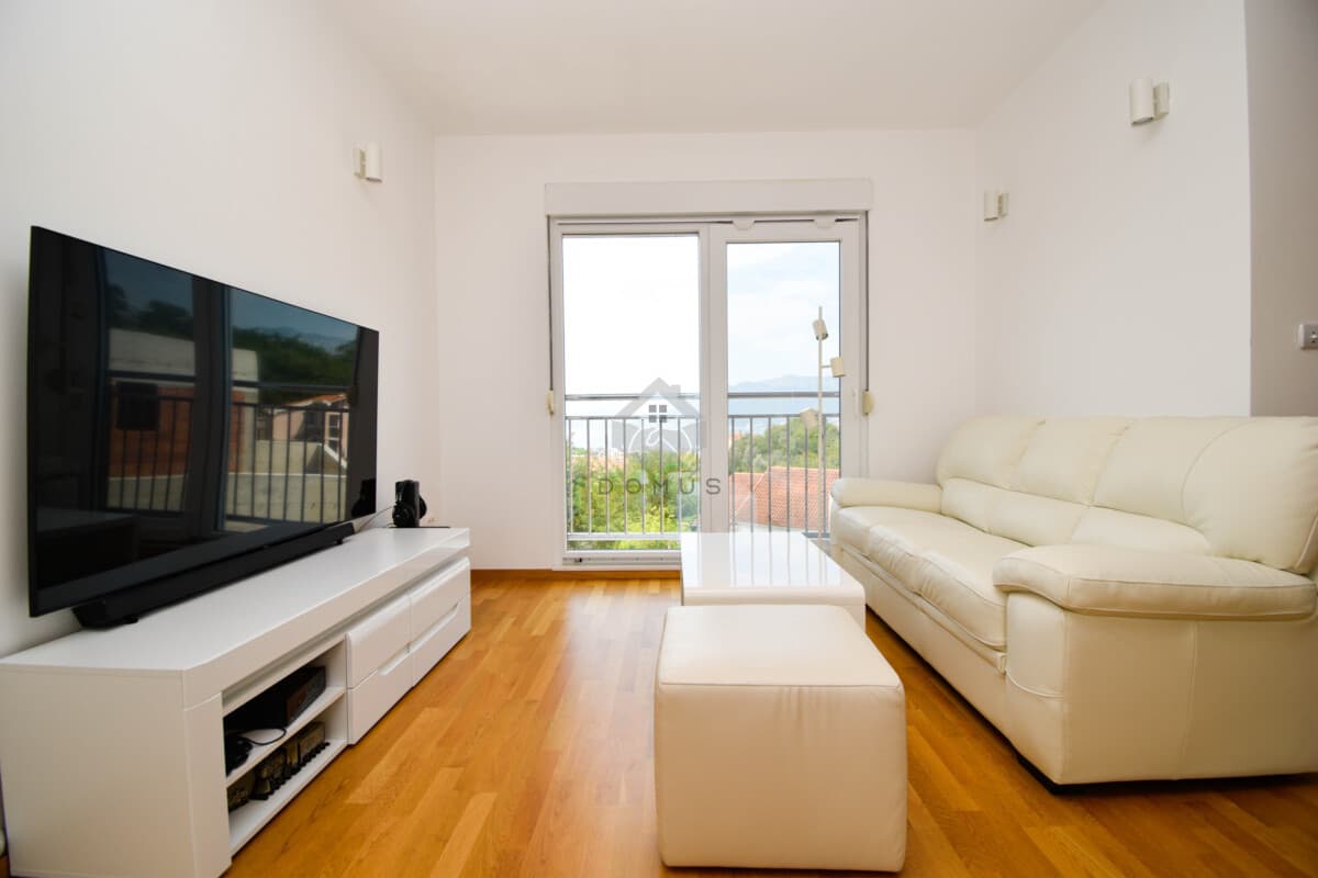 Tivat, Mažina'da Deniz Manzaralı 2+1 Daire, 72 m2 — 2